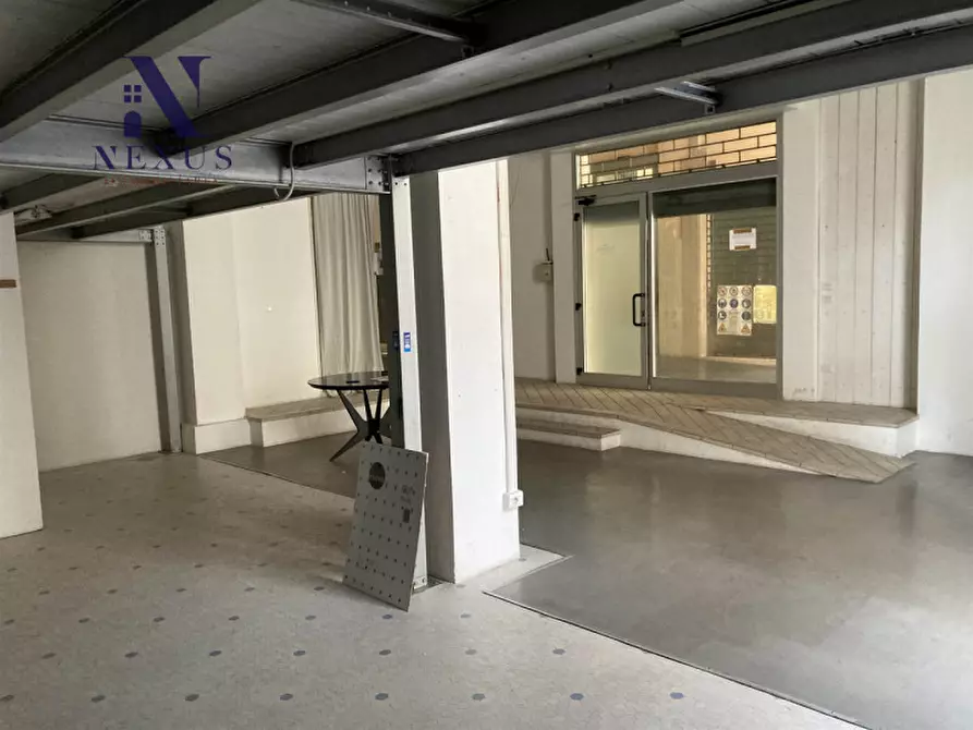 Immagine 5 di Negozio in vendita  in Via Giuseppe Garibaldi 62 a Fano