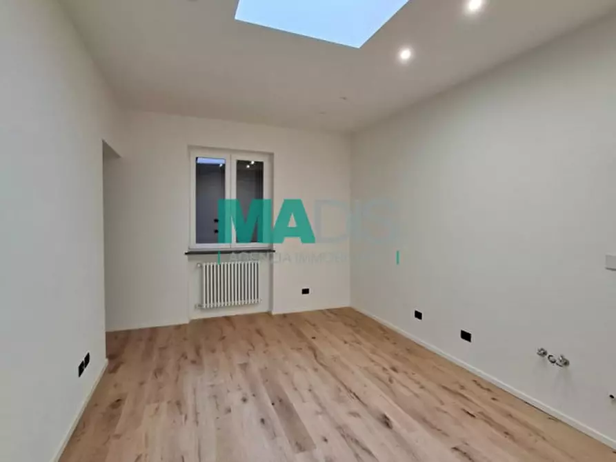 Immagine 12 di Appartamento in vendita  a Prato