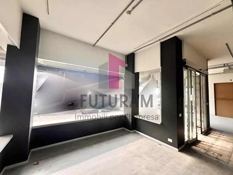 Immagine 2 di Negozio in vendita  a Vicenza