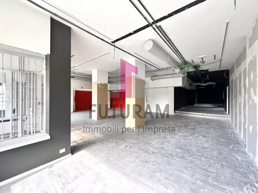 Immagine 3 di Negozio in vendita  a Vicenza