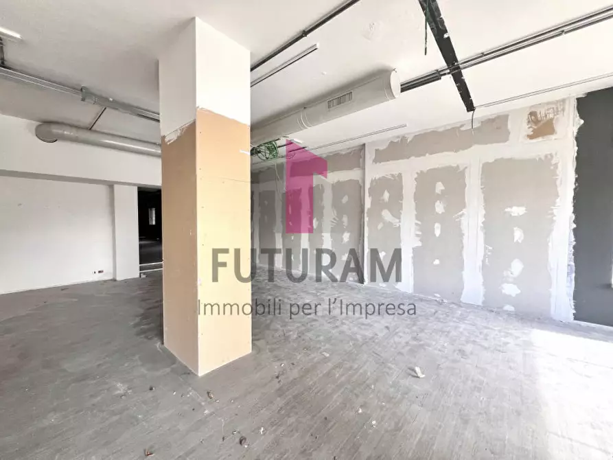 Immagine 4 di Negozio in vendita  a Vicenza