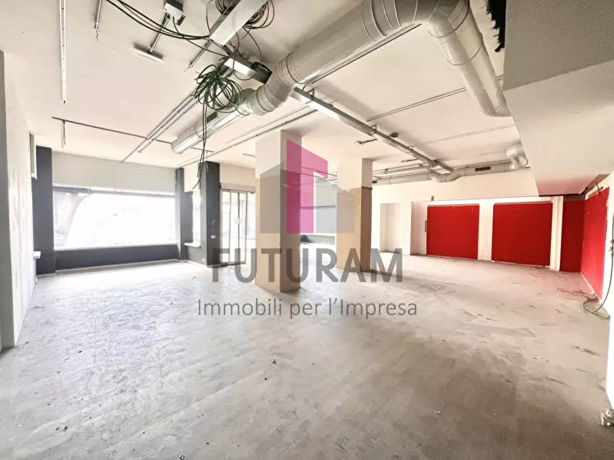 Immagine 11 di Negozio in vendita  a Vicenza