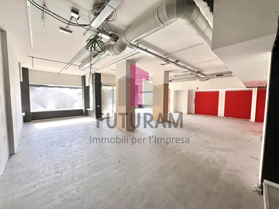 Immagine 20 di Negozio in vendita  a Vicenza