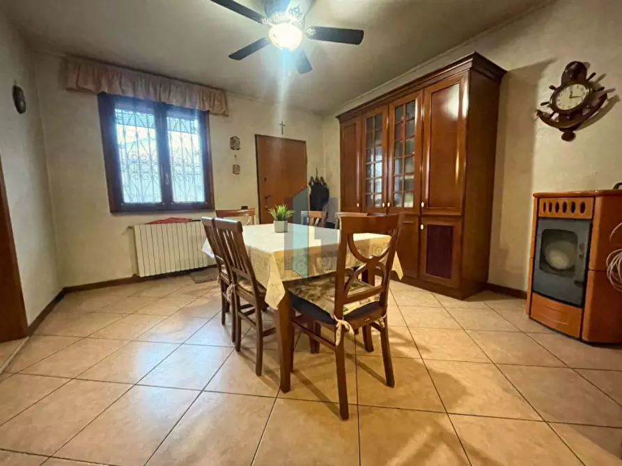 Immagine 3 di Casa indipendente in vendita  in Via Alessandro Manzoni 5 a Castrezzato