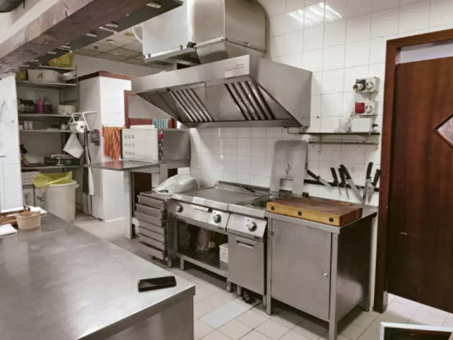 Immagine 2 di Attività commerciale in vendita  in Via Serracapilli a Eboli