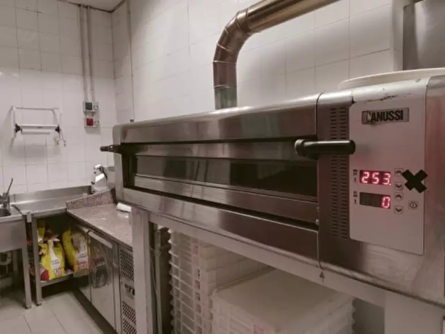 Immagine 4 di Attività commerciale in vendita  in Via Serracapilli a Eboli