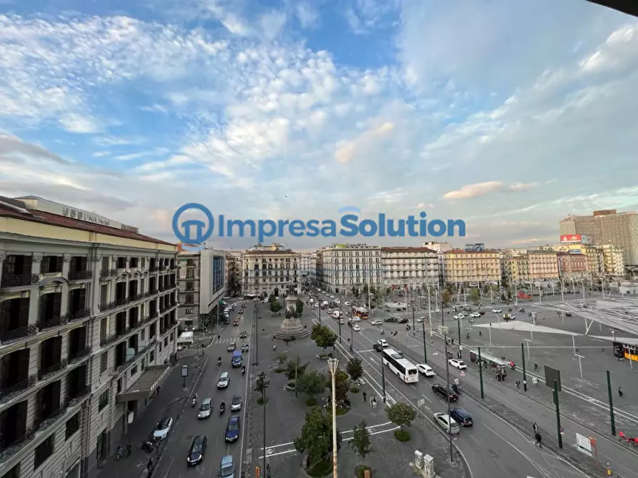 Immagine 1 di Garage in vendita  in Piazza Giuseppe Garibaldi a Napoli