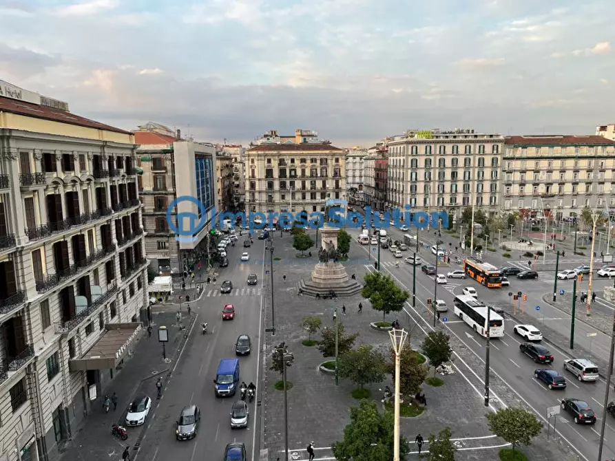 Immagine 2 di Garage in vendita  in Piazza Giuseppe Garibaldi a Napoli