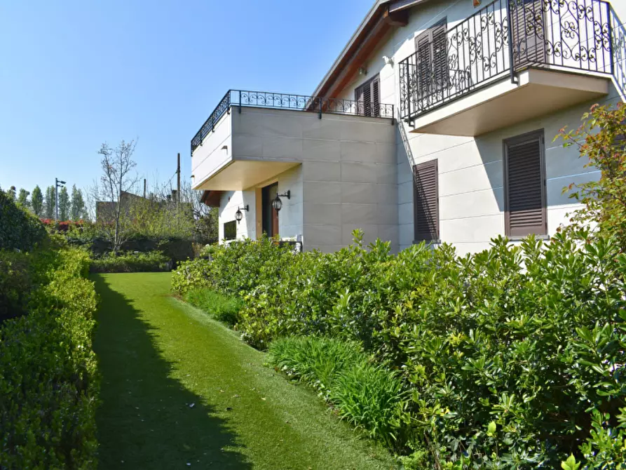 Immagine 1 di Casa bifamiliare in vendita  in Strada del Lazzaretto a Parma