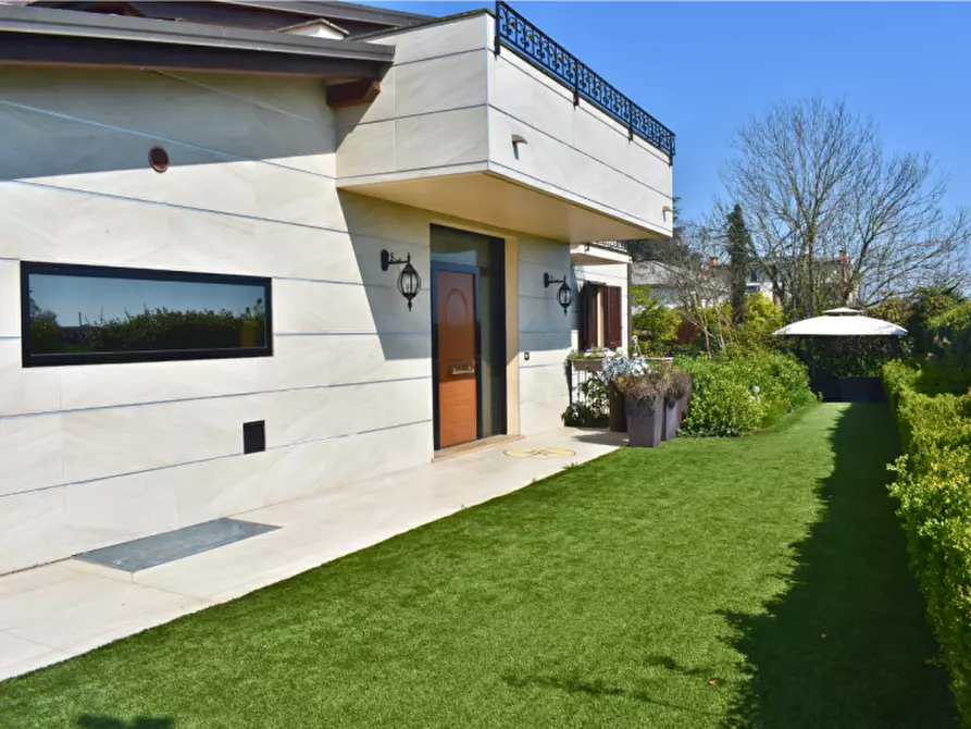 Immagine 3 di Casa bifamiliare in vendita  in Strada del Lazzaretto a Parma