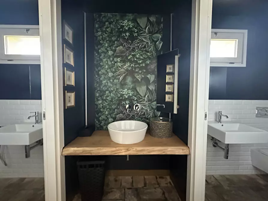 Immagine 8 di Rustico / casale in vendita  a Senigallia