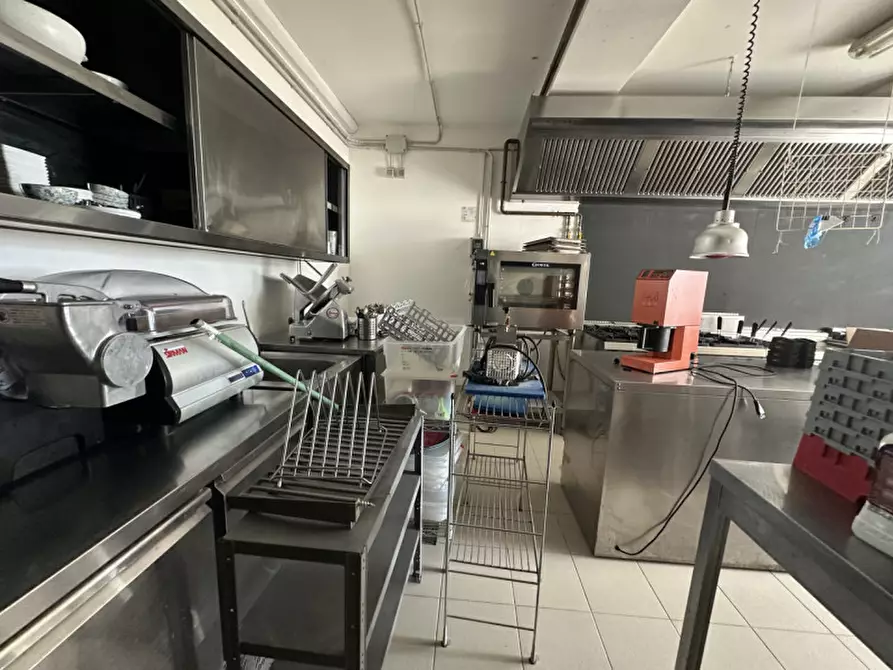 Immagine 11 di Rustico / casale in vendita  a Senigallia