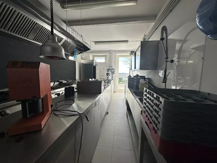 Immagine 12 di Rustico / casale in vendita  a Senigallia