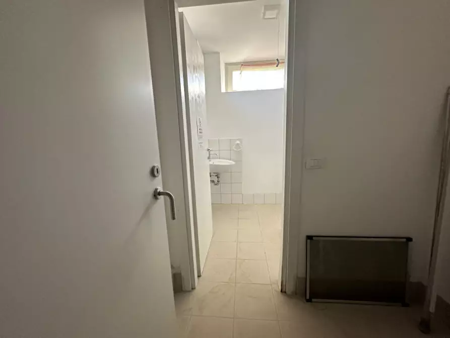 Immagine 14 di Rustico / casale in vendita  a Senigallia