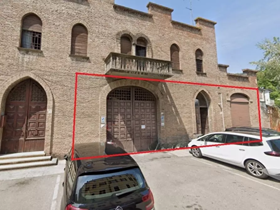 Immagine 1 di Attività commerciale in vendita  a Modena