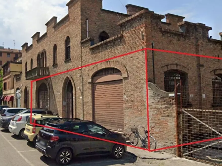 Immagine 2 di Attività commerciale in vendita  a Modena