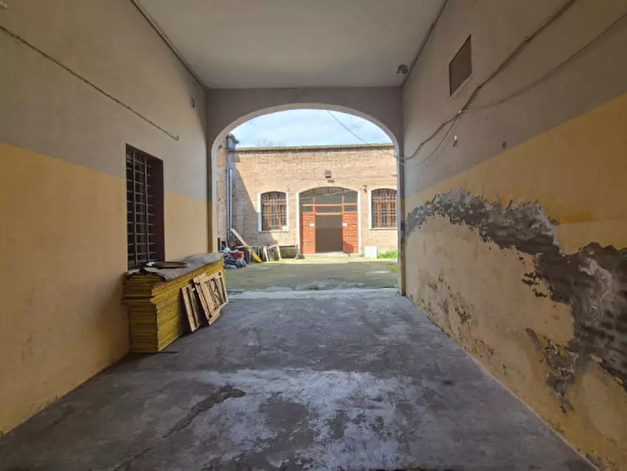 Immagine 9 di Attività commerciale in vendita  a Modena