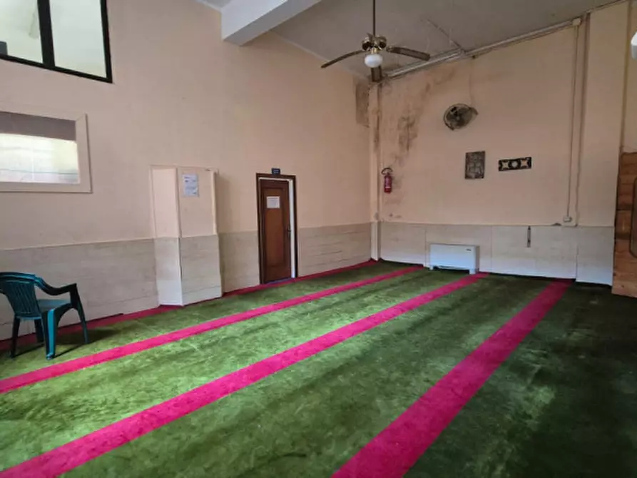 Immagine 14 di Attività commerciale in vendita  a Modena