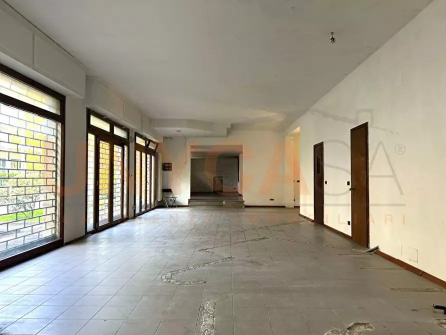 Immagine 3 di Negozio in affitto  a Padova