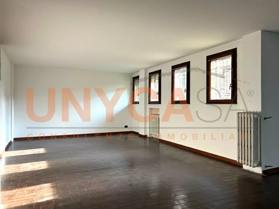 Immagine 8 di Negozio in affitto  a Padova