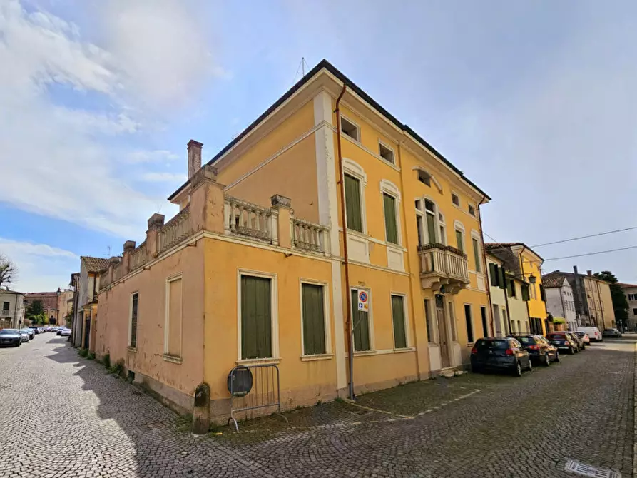 Immagine 1 di Palazzo in vendita  in VIA NAZARIO SAURO a Montagnana