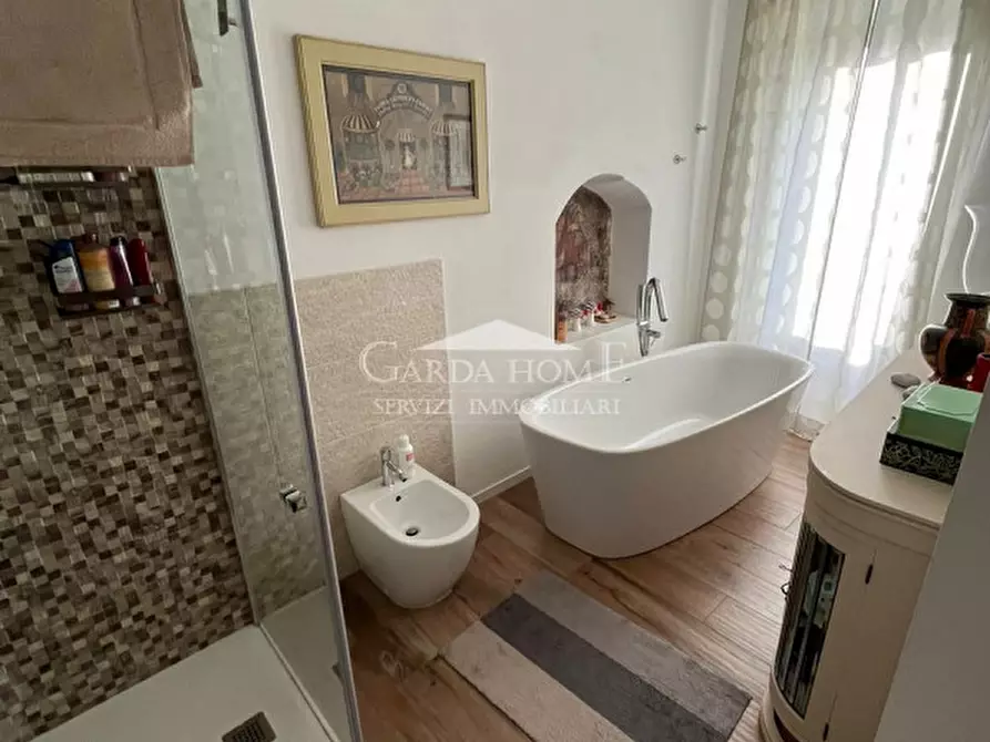 Immagine 15 di Villa in vendita  in Via Tarello a Lonato del Garda