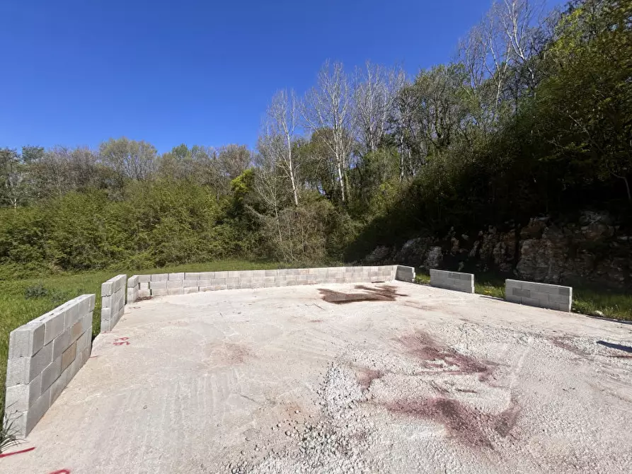 Immagine 5 di Terreno in vendita  a Grezzana
