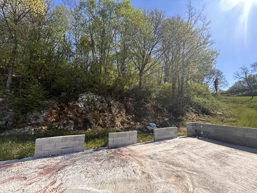 Immagine 10 di Terreno in vendita  a Grezzana