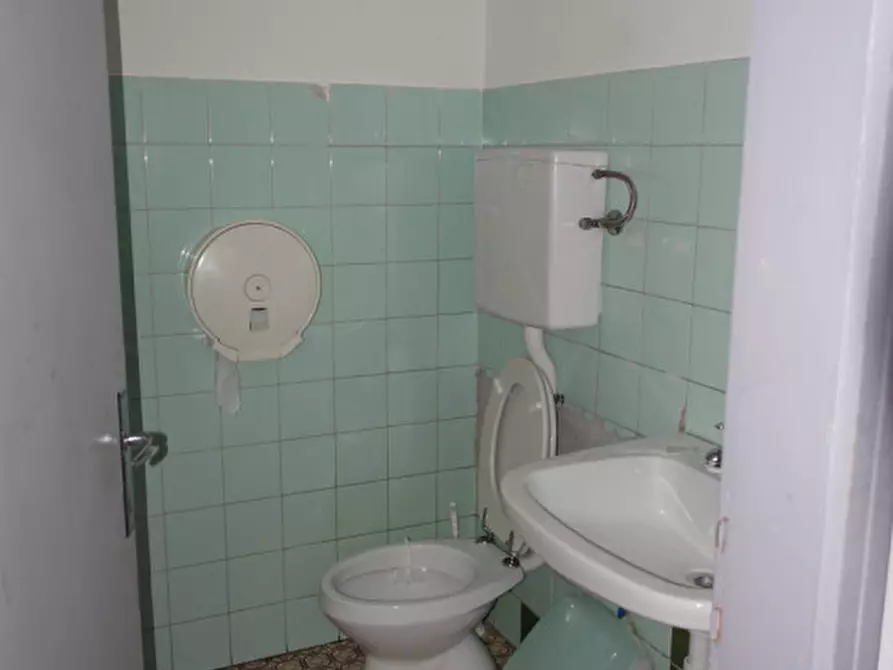 Immagine 24 di Ufficio in affitto  in Mezzolombardo, via A. de Varda a Mezzolombardo