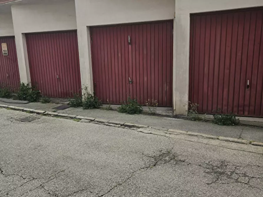 Immagine 1 di Garage in vendita  a Rovigo