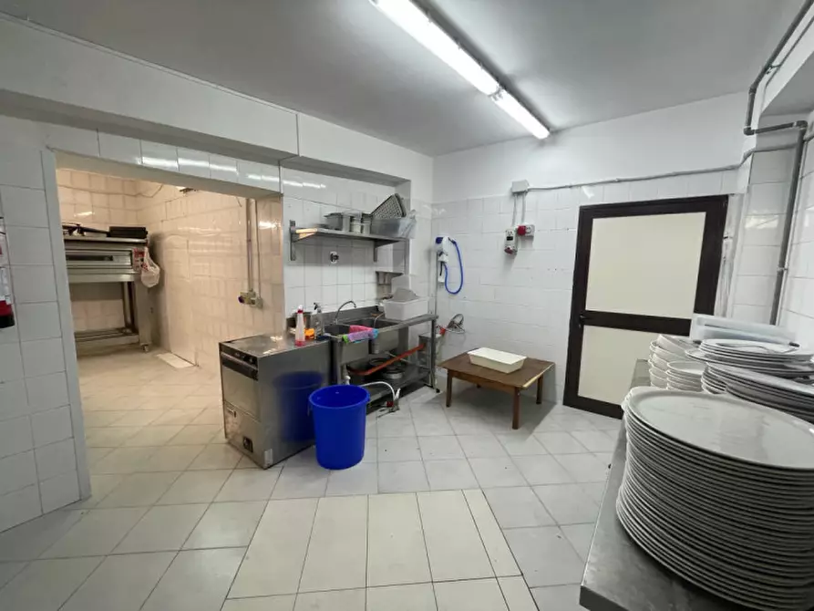 Immagine 21 di Negozio in affitto  in Via Tommaso Natale 113 a Palermo