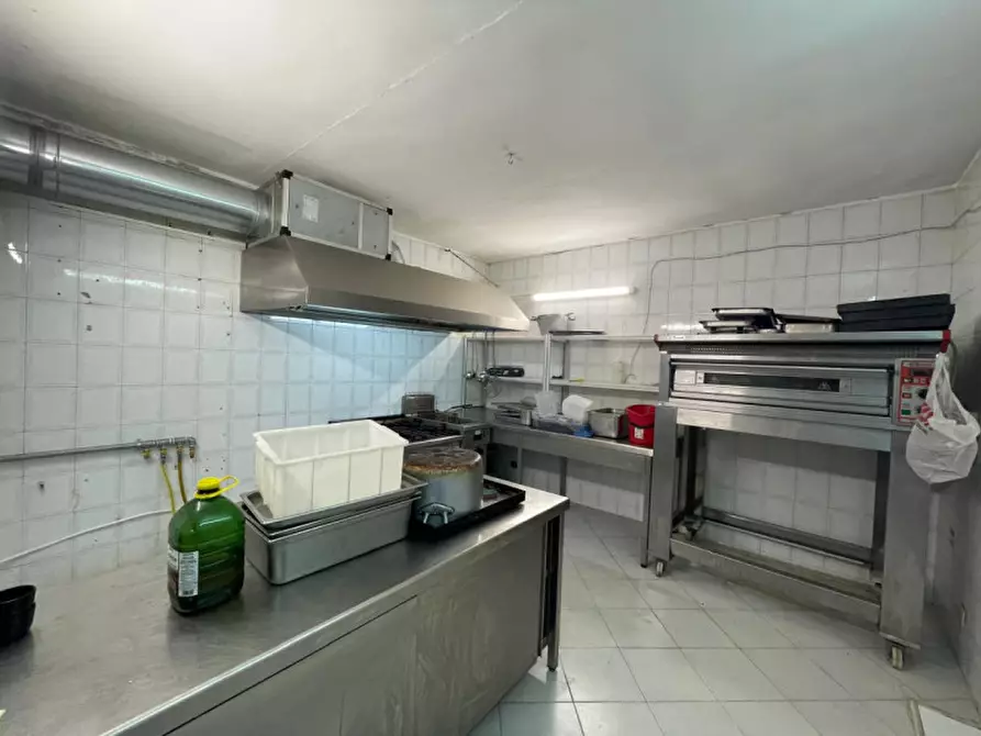 Immagine 24 di Negozio in affitto  in Via Tommaso Natale 113 a Palermo