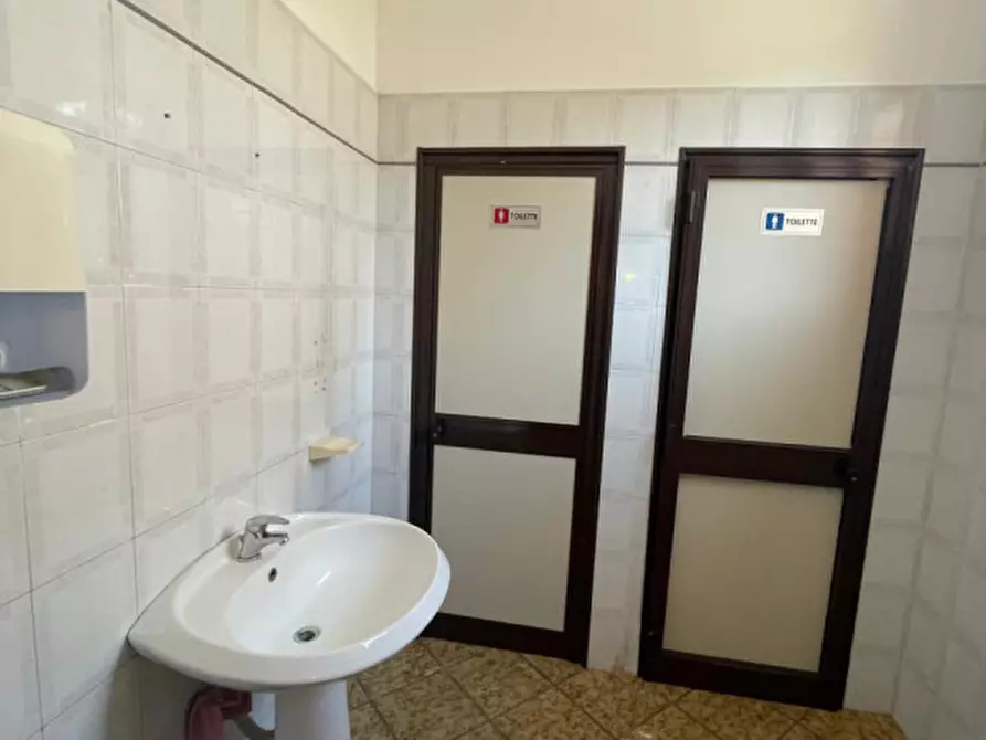 Immagine 27 di Negozio in affitto  in Via Tommaso Natale 113 a Palermo