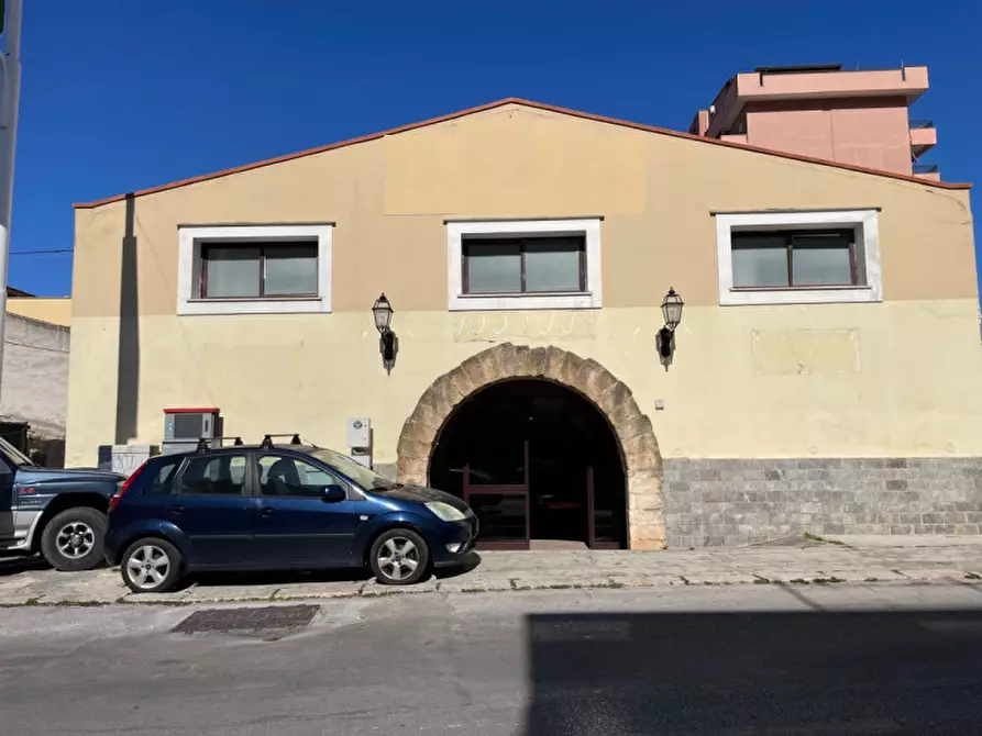 Immagine 30 di Negozio in affitto  in Via Tommaso Natale 113 a Palermo