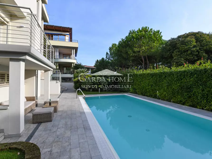 Immagine 12 di Villa in vendita  in Lungolago Cesare Battisti a Desenzano Del Garda