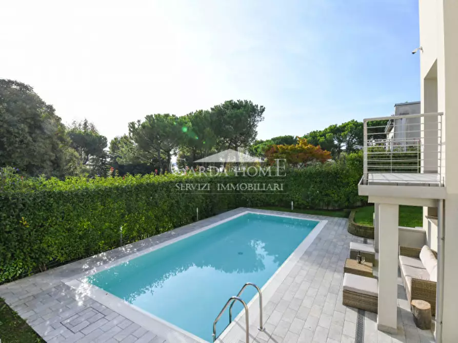 Immagine 16 di Villa in vendita  in Lungolago Cesare Battisti a Desenzano Del Garda