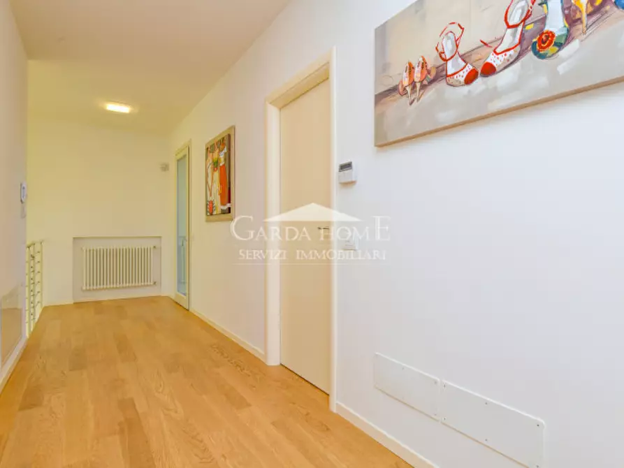 Immagine 20 di Villa in vendita  in Lungolago Cesare Battisti a Desenzano Del Garda