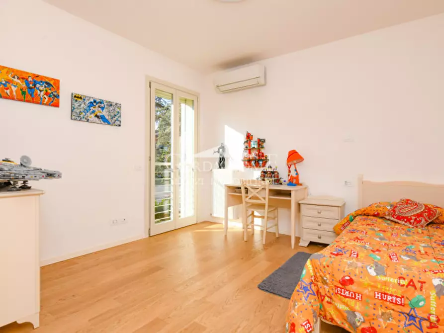 Immagine 24 di Villa in vendita  in Lungolago Cesare Battisti a Desenzano Del Garda