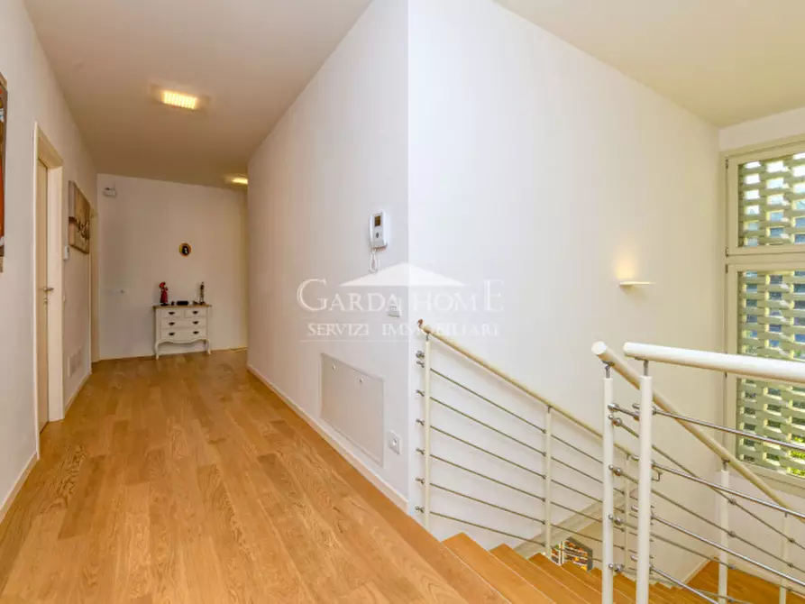 Immagine 25 di Villa in vendita  in Lungolago Cesare Battisti a Desenzano Del Garda