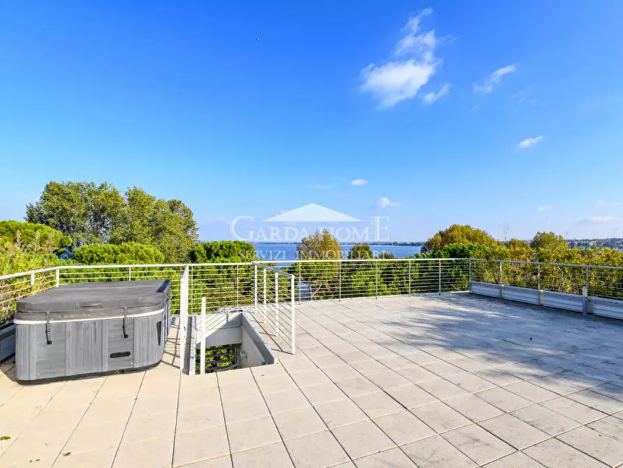 Immagine 29 di Villa in vendita  in Lungolago Cesare Battisti a Desenzano Del Garda