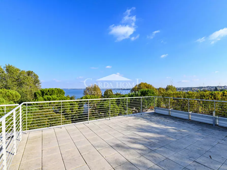 Immagine 30 di Villa in vendita  in Lungolago Cesare Battisti a Desenzano Del Garda