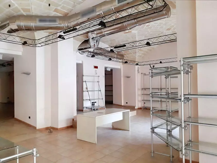 Immagine 3 di Negozio in vendita  in Via Francesco Rubichi, N. 21-23 a Lecce