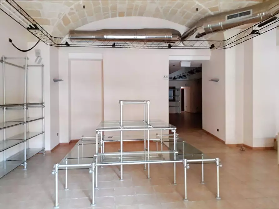 Immagine 4 di Negozio in vendita  in Via Francesco Rubichi, N. 21-23 a Lecce