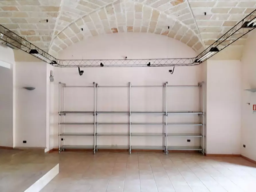 Immagine 5 di Negozio in vendita  in Via Francesco Rubichi, N. 21-23 a Lecce