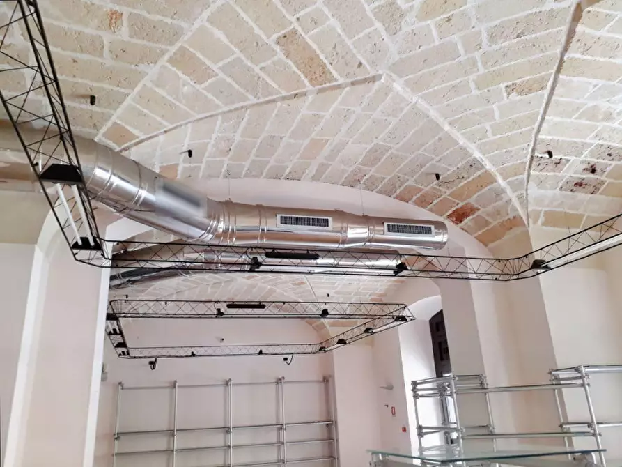 Immagine 6 di Negozio in vendita  in Via Francesco Rubichi, N. 21-23 a Lecce