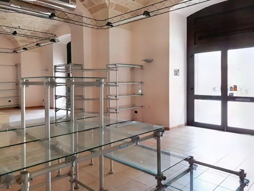 Immagine 7 di Negozio in vendita  in Via Francesco Rubichi, N. 21-23 a Lecce