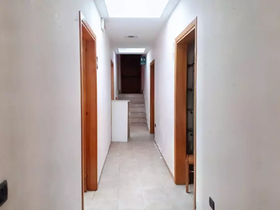 Immagine 9 di Negozio in vendita  in Via Francesco Rubichi, N. 21-23 a Lecce