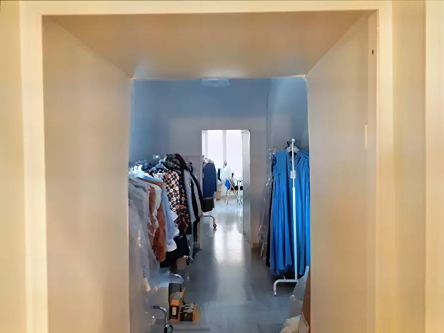 Immagine 9 di Negozio in vendita  in Via Francesco Rubichi, N. 41 a Lecce