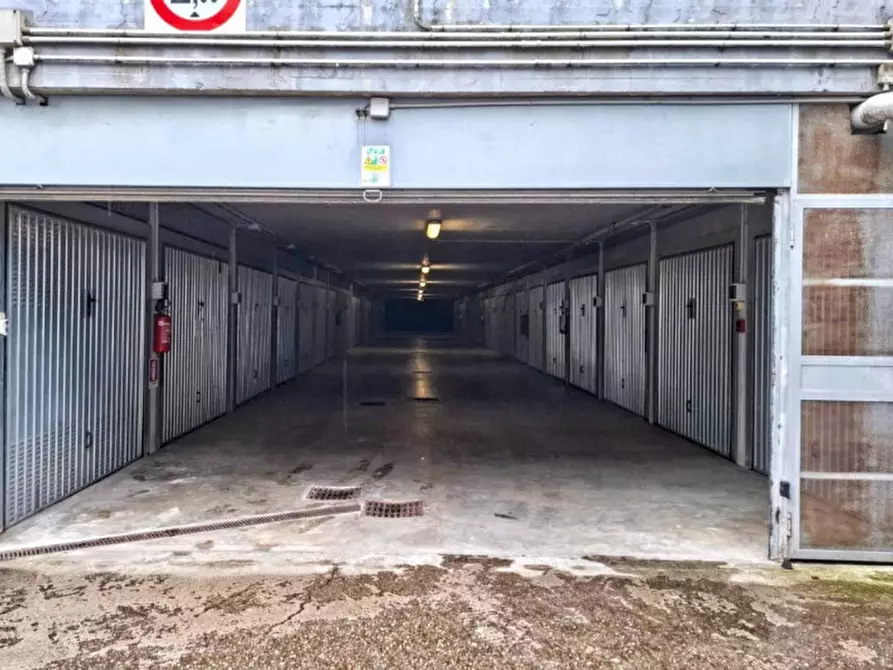 Immagine 9 di Posto auto in vendita  in Via San Vigilio, N. 28 a Milano