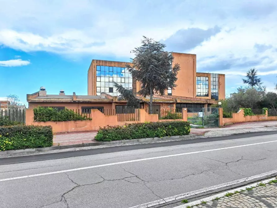 Immagine 1 di Hotel in vendita  in Via Nazionale, N. 63 a Girasole